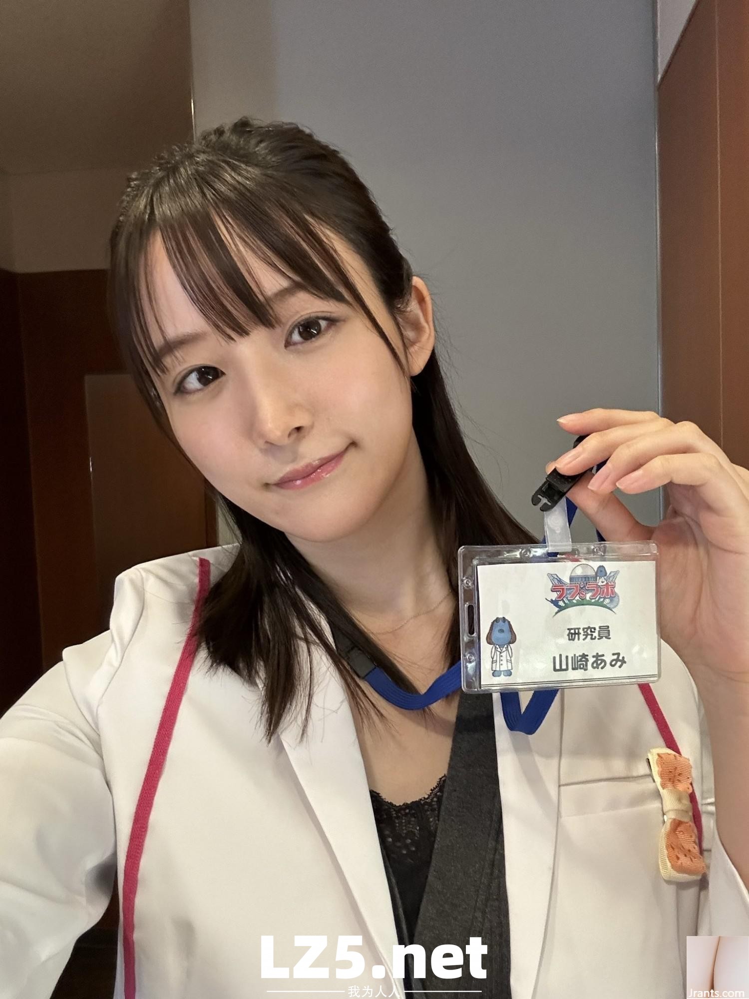 國寶級美腿辣翻泳池！山崎あみ寫真日曆開賣，網友：快把我的錢拿走！ (11P)