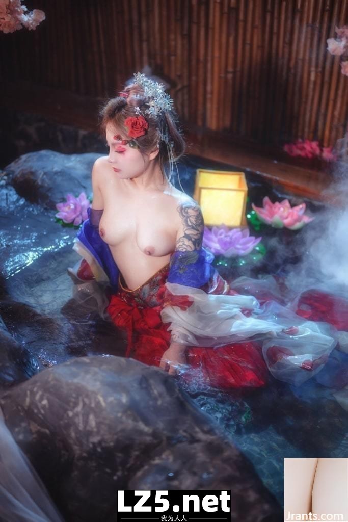 大奶古典美女 沐浴