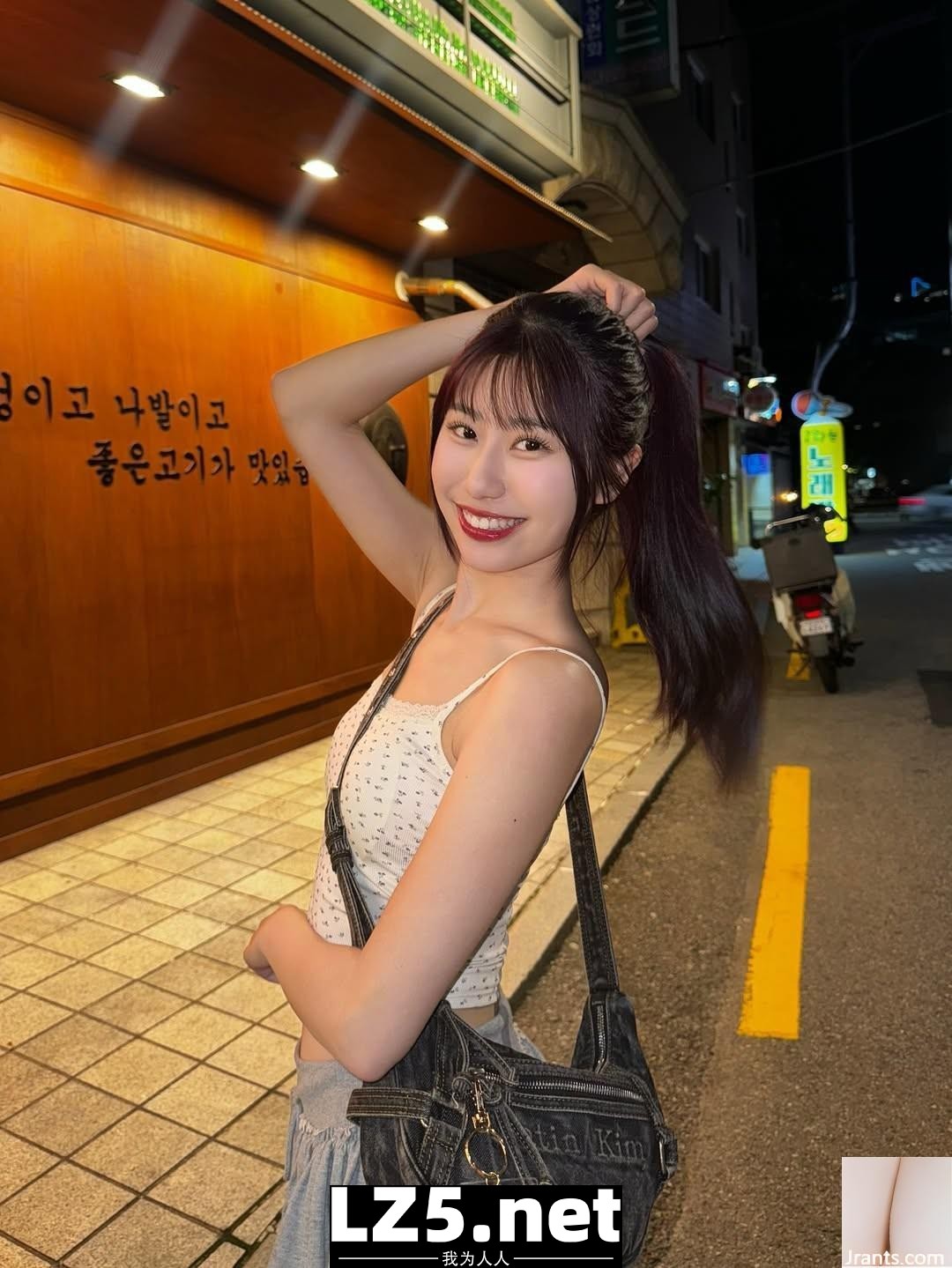 「羽娜 Yuna」臉蛋嬌媚甜美 身材又撩人 (10P)