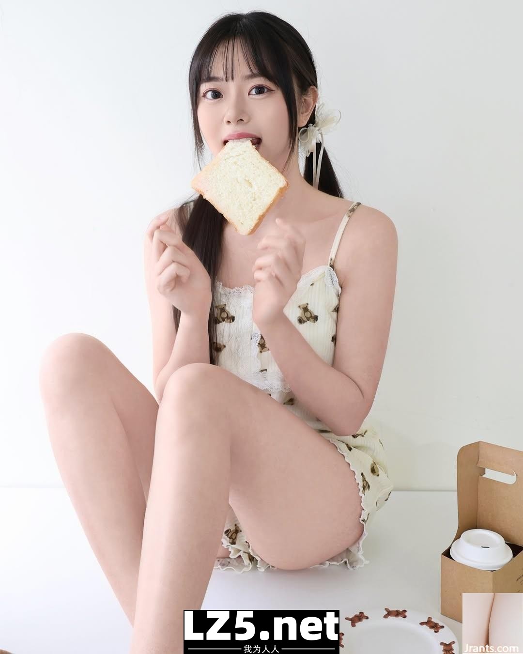 「貝兒」氣質妹胸型又大又圓 照片怎麼都香香 (10P)