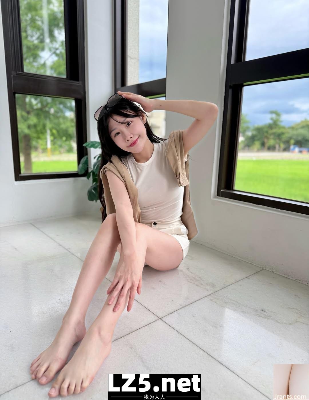 「Zi ning」姣好臉蛋 惹火身材讓人看得好陶醉 (10P)