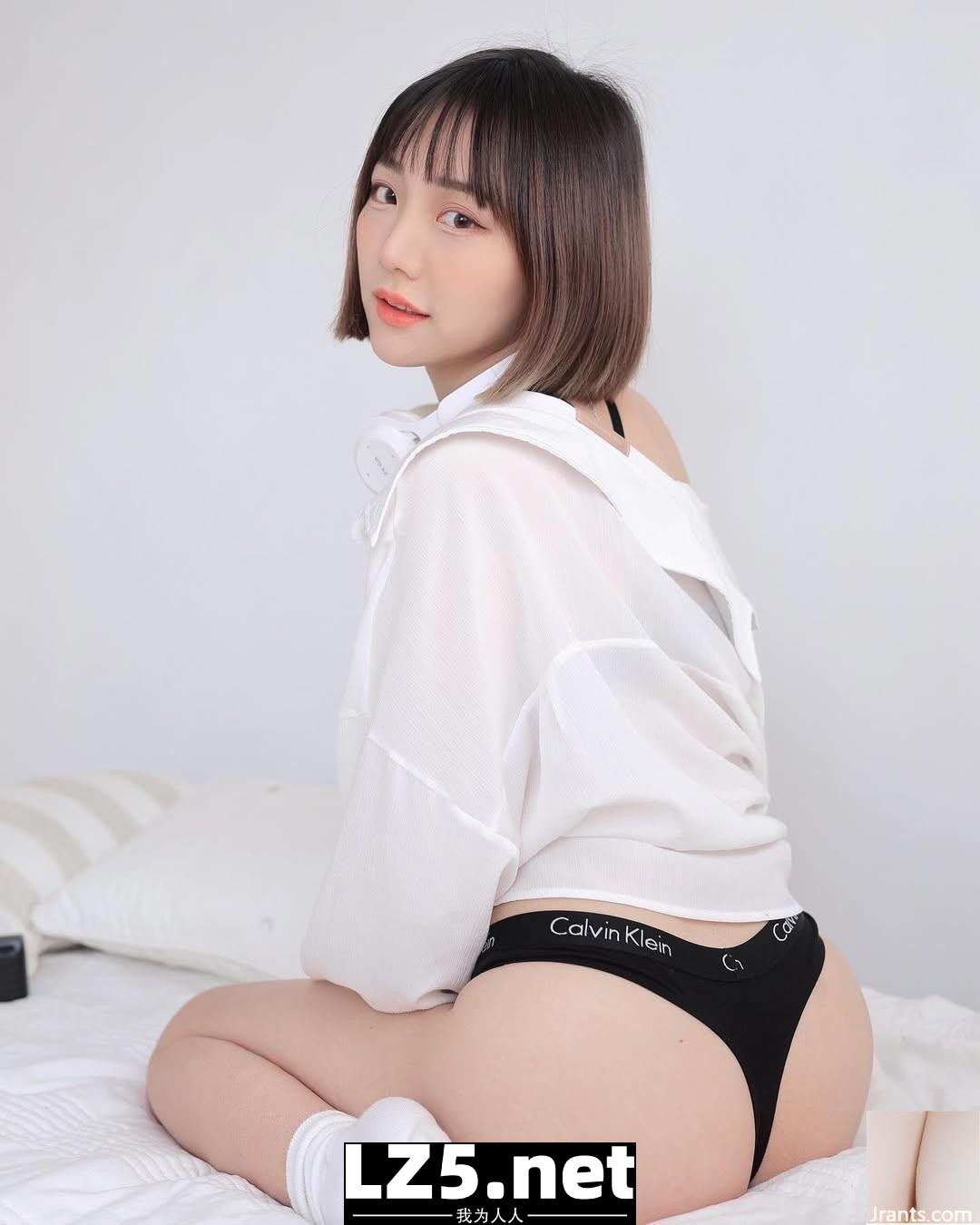 「芓樂」圓潤翹臀太搶眼 性感曲線讓人癡狂 (10P)