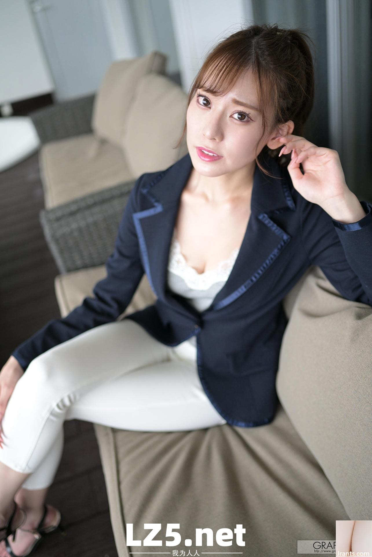 [楓ふうあ] 長腿美人白皙肌膚+外型搭配滿滿的氣質感 (22P)