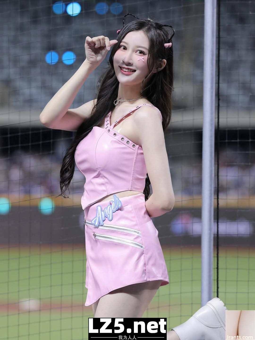 「Tiffany鄔語葶」性感修長美身材 成為全場注目焦點 (10P)