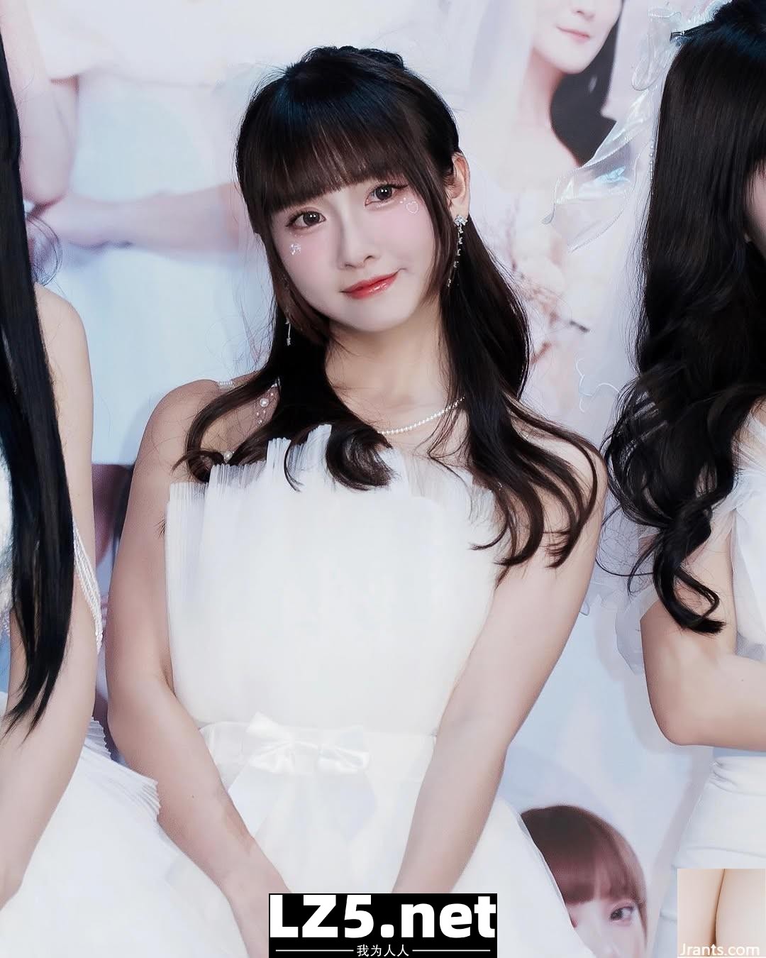 小隻馬女孩「董璦昀」挑逗你的每一個眼神 (10P)
