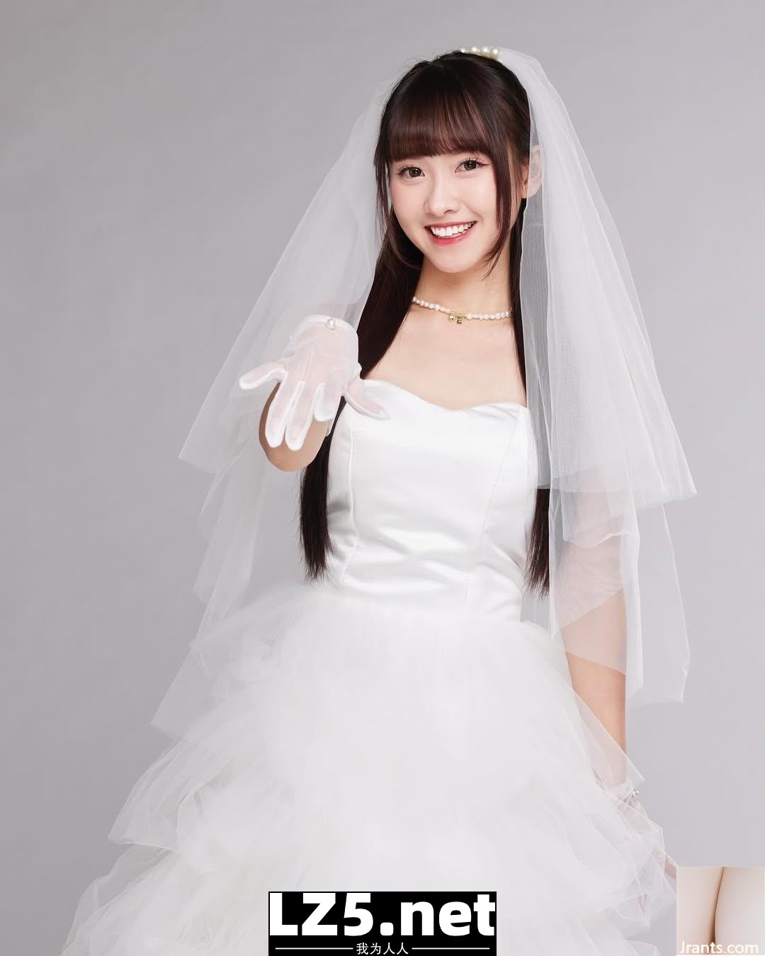 小隻馬女孩「董璦昀」挑逗你的每一個眼神 (10P)