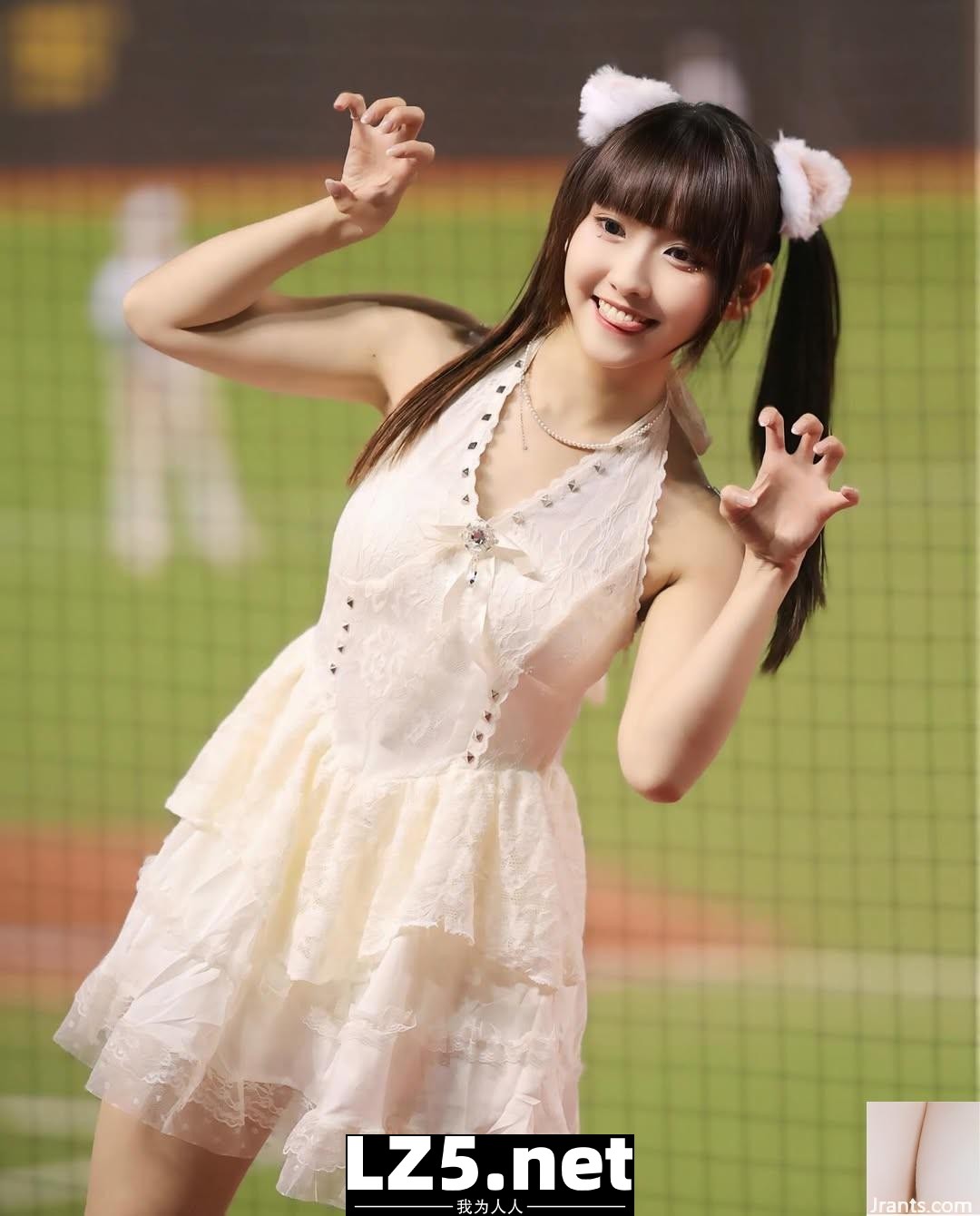 小隻馬女孩「董璦昀」挑逗你的每一個眼神 (10P)