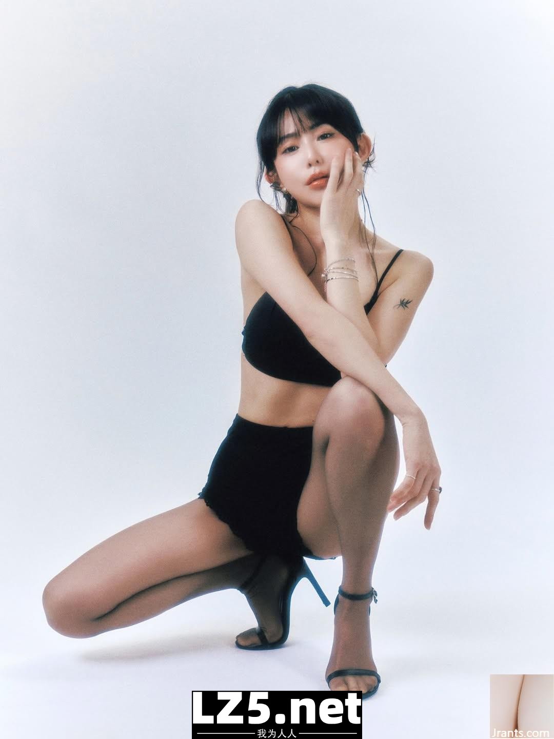 美乳女神「梓梓」豐滿驚人 滿滿的電力十足 (10P)