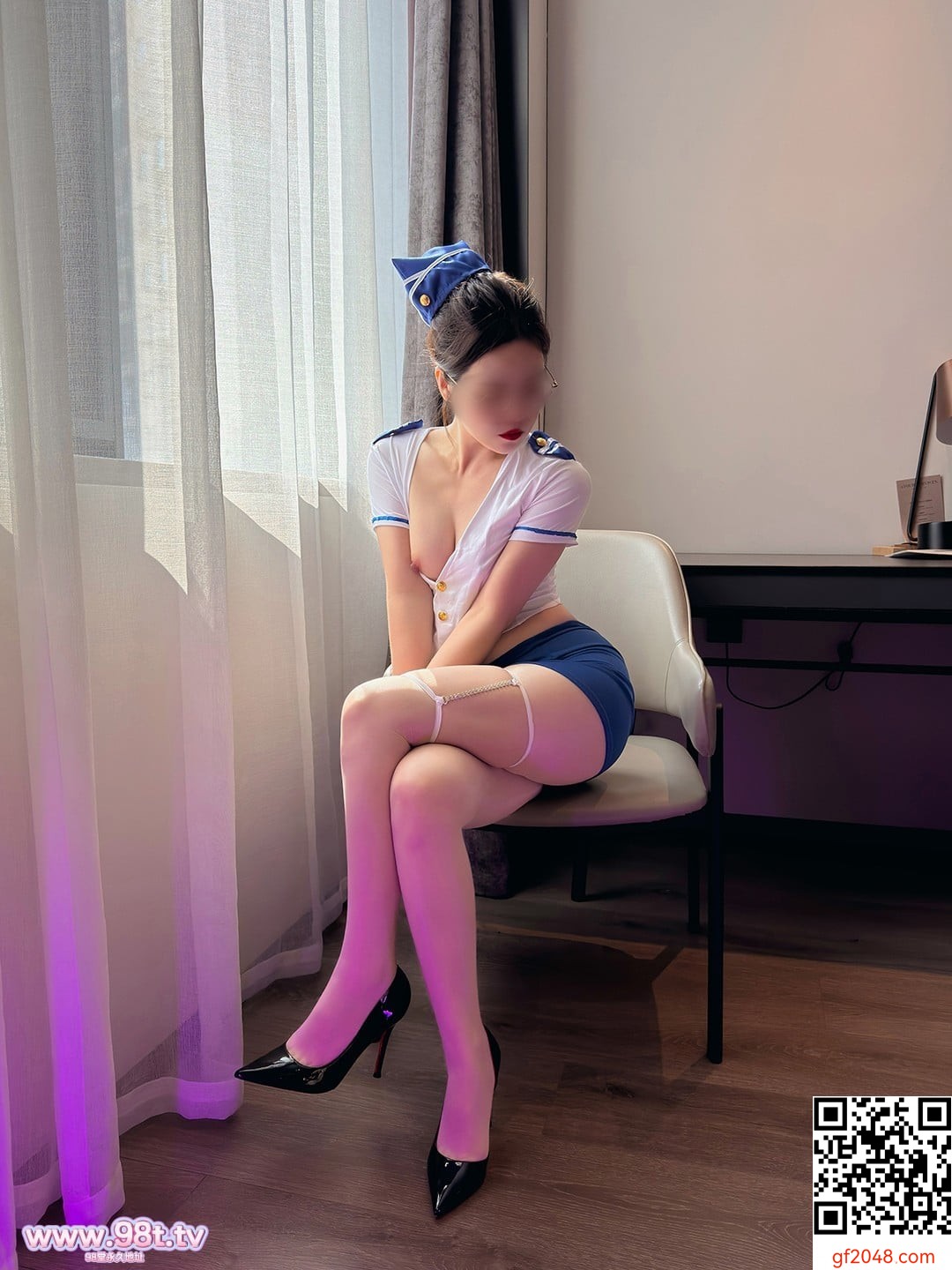 【情人节专属·淫妻安娜空姐制服】+第一人视角巨根插入M腿淫荡少妇【22P】
