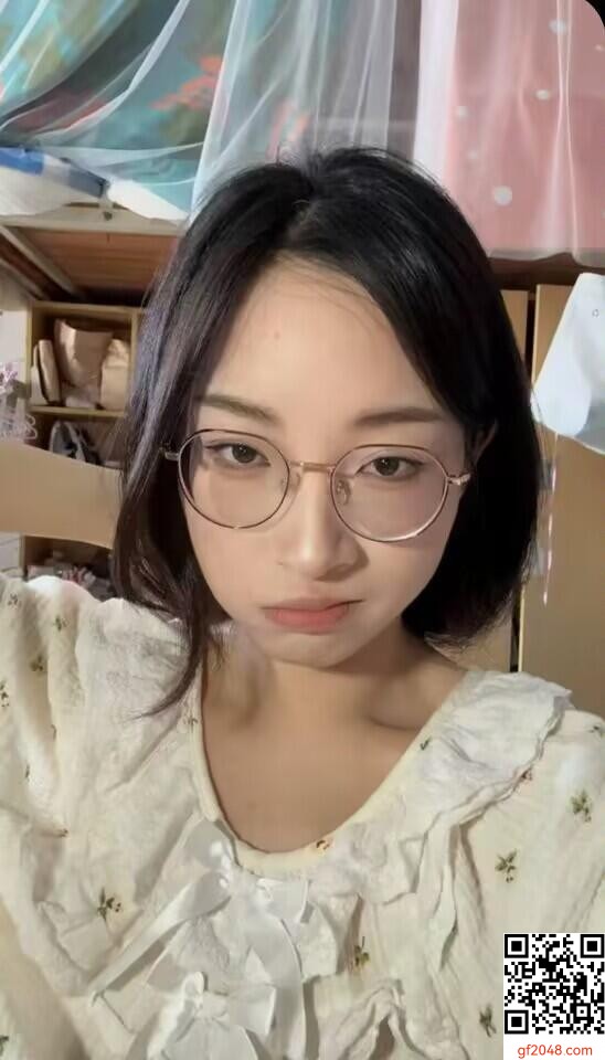 騷女生的蝴蝶逼
