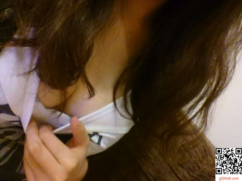 美少女還是處女哦！生理前想男生自拍攝的一些照片