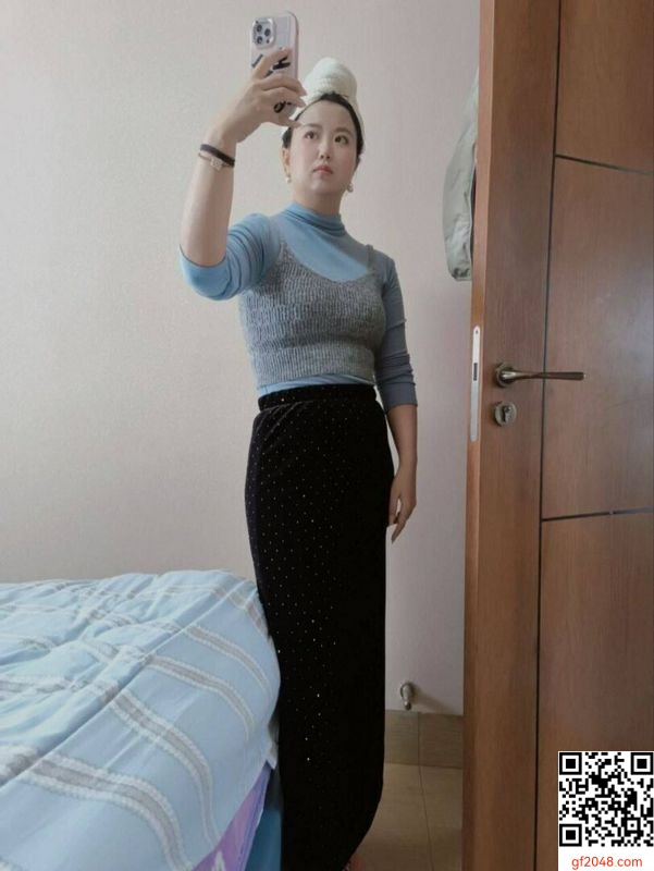 極品人妻開發豐滿肥臀婚紗流出