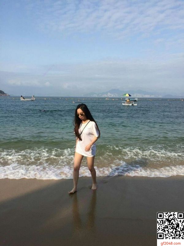 她在海邊等你來艹