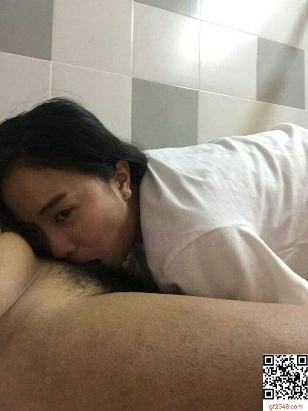 她在海邊等你來艹